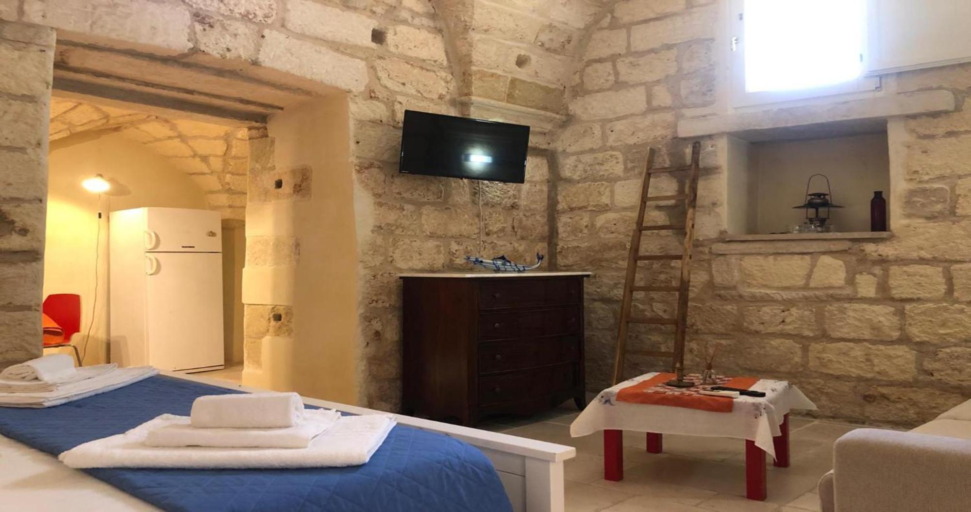 Odegos Monolocali Vico Sant'Antonio Villa Carpignano Salentino Dış mekan fotoğraf